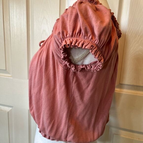 đFreeâKissesâ
Off-the-shoulder CropâTop - Picture 3 of 8